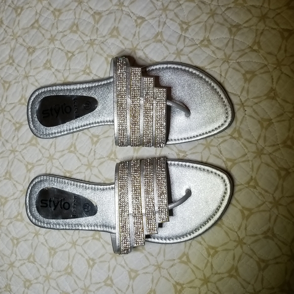 Stylo Shoes - Sparkly flipflops